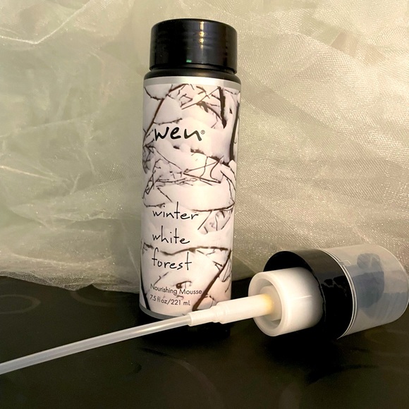 SOLD -WEN New/Never opened 7.5oz Moisturizing mouse. Pump incl. 3 sep fragrances - Picture 3 of 6